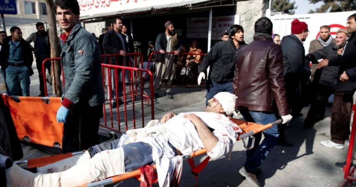 Λουτρό αίματος στο Αφγανιστάν: 63 νεκροί και 151 τραυματίες από έκρηξη παγιδευμένου ασθενοφόρου